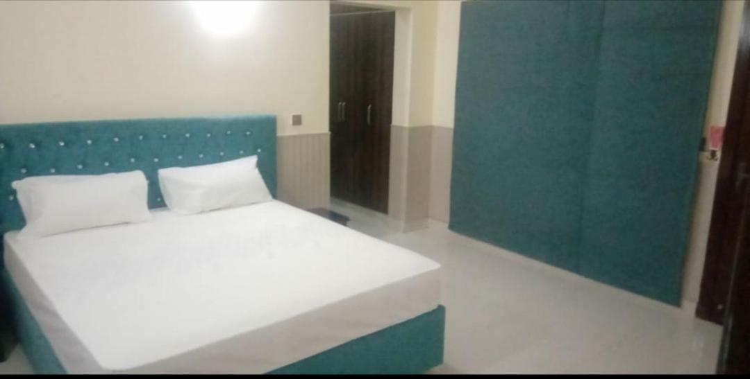 Hak Mall Suites And Apartments Ραβαλπίντι Εξωτερικό φωτογραφία