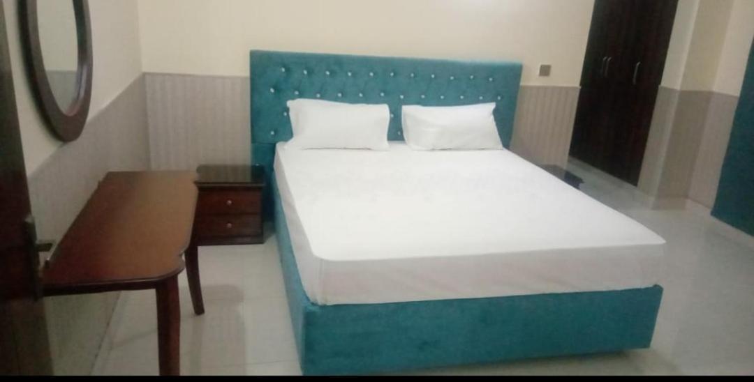 Hak Mall Suites And Apartments Ραβαλπίντι Εξωτερικό φωτογραφία