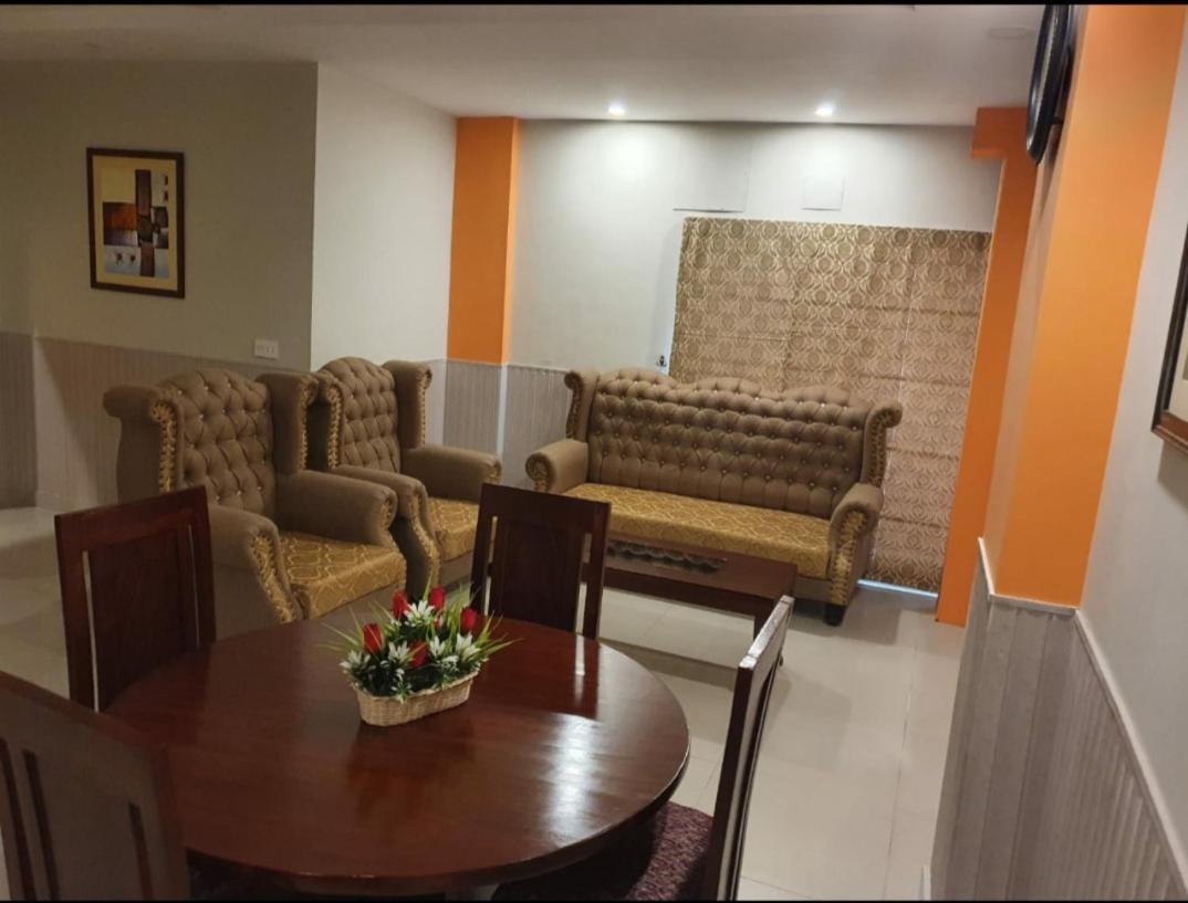 Hak Mall Suites And Apartments Ραβαλπίντι Εξωτερικό φωτογραφία